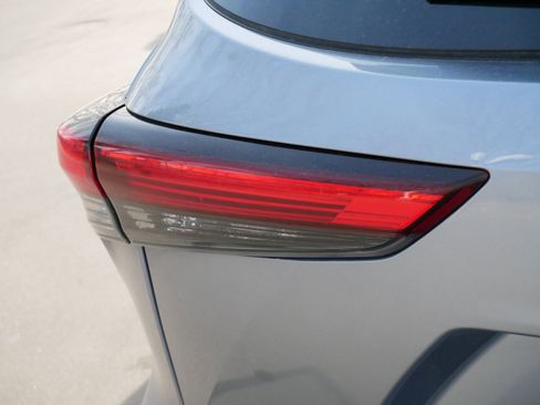 Used 2021 Toyota Highlander XLE image 17