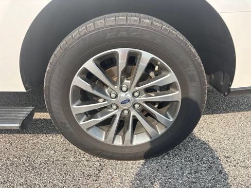 Used 2018 Ford Expedition Limited w/ Equipment Group 301A AWD/4WD image 27