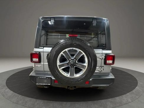 Used 2018 Jeep Wrangler Unlimited Sahara w/ Dual Top Group AWD/4WD image 4