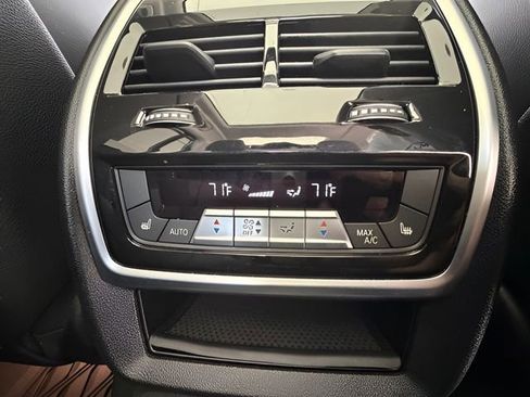 Used 2024 BMW X7 xDrive40i w/ Premium Package image 39