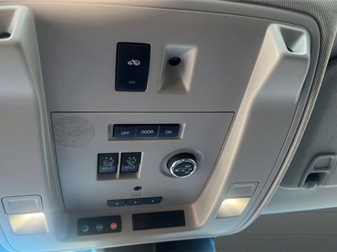 Used 2017 Cadillac Escalade Premium Luxury w/ LPO, Radiant Package image 23