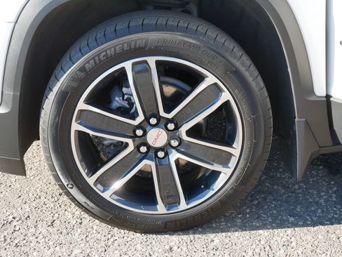 Used 2023 GMC Acadia SLT w/ Technology Package AWD/4WD image 15