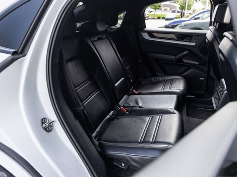 Certified 2024 Porsche Cayenne Coupe image 40