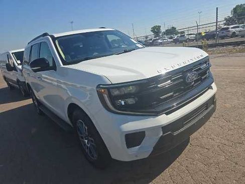 Used 2025 Ford Expedition Active RWD image 2