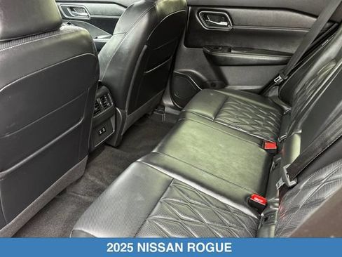 Used 2025 Nissan Rogue Platinum FWD image 13