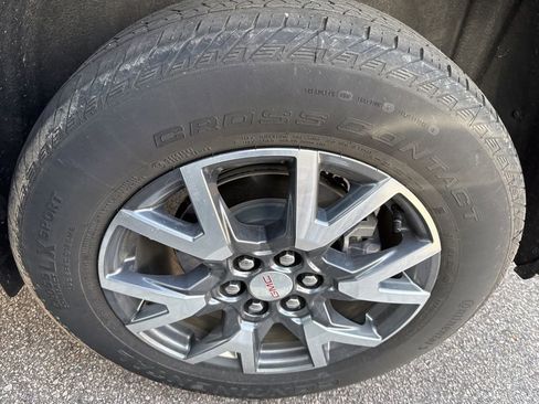 Used 2023 GMC Acadia SLT image 18