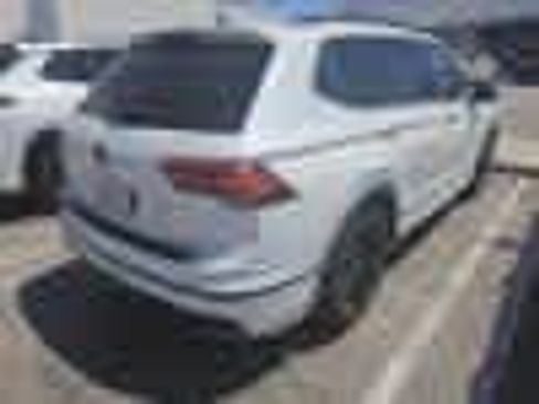Used 2023 Volkswagen Tiguan SE R-Line FWD image 3