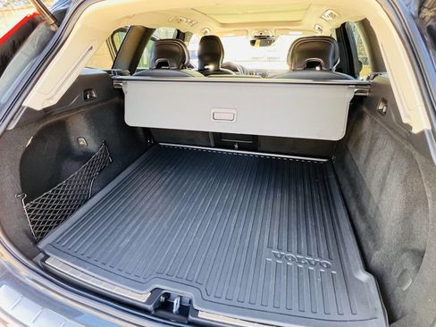 Used 2020 Volvo XC60 T5 Momentum w/ Protection Package Premier image 30