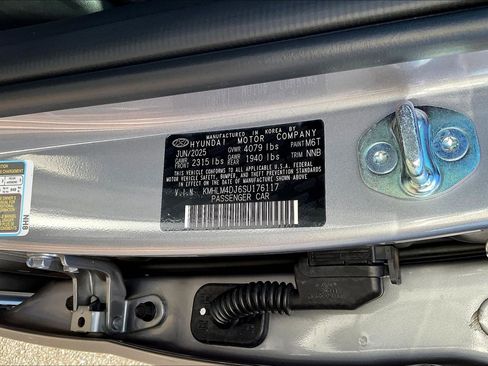 New 2025 Hyundai Elantra SEL image 8