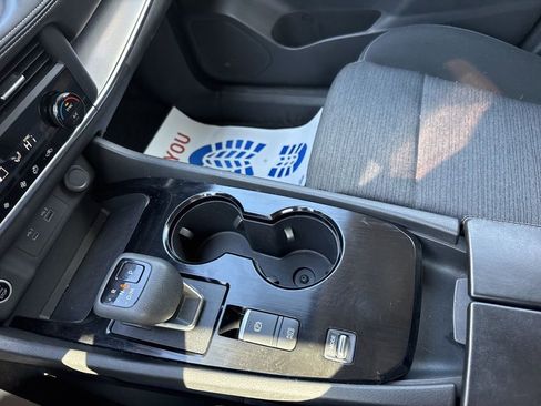 Used 2023 Nissan Rogue SV image 32