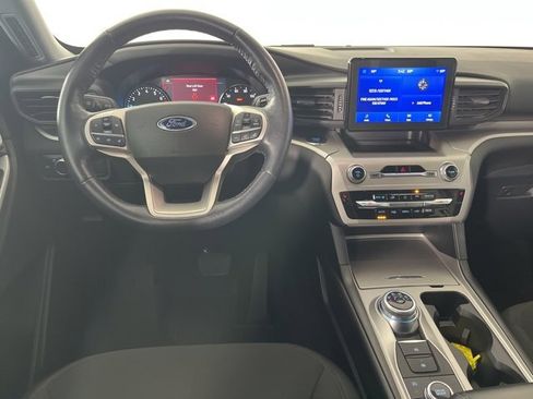 Used 2022 Ford Explorer XLT image 7