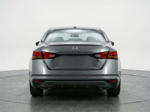 Used 2025 Nissan Altima 2.5 SV image 7