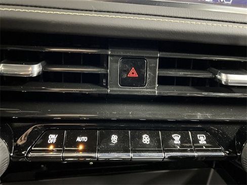 New 2025 Chevrolet Suburban Premier image 18