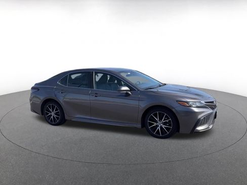 Used 2024 Toyota Camry SE FWD image 2