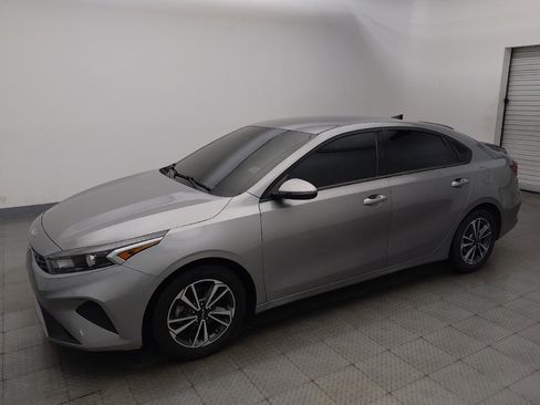 Used 2024 Kia Forte LXS w/ LXS Technology Package FWD image 2