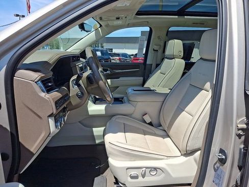 Used 2021 GMC Yukon XL Denali w/ Denali Premium Package AWD/4WD image 12