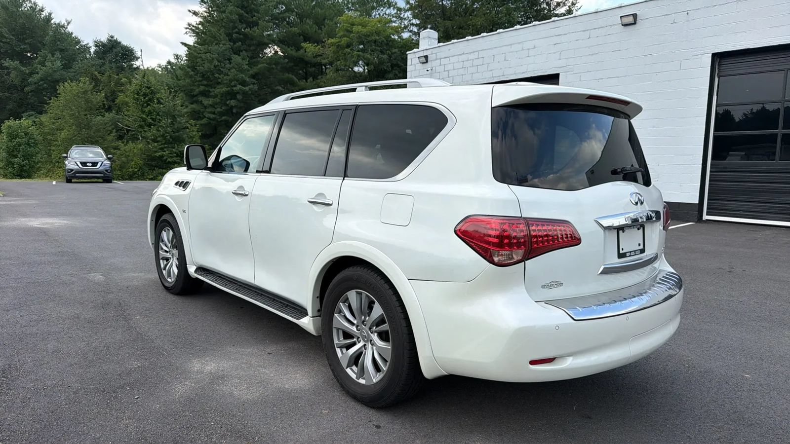 Used 2017 INFINITI QX80 2WD image 5