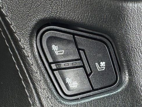 Used 2019 Chevrolet Tahoe Premier w/ RST Edition image 17