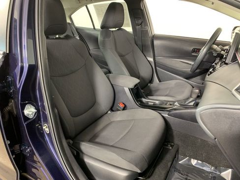 Used 2022 Toyota Corolla LE FWD image 35