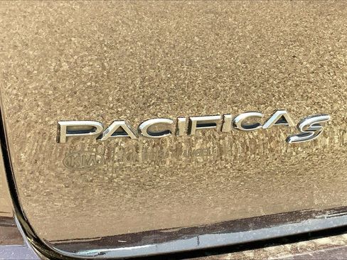 Used 2019 Chrysler Pacifica Touring-L w/ S Appearance Package FWD image 31