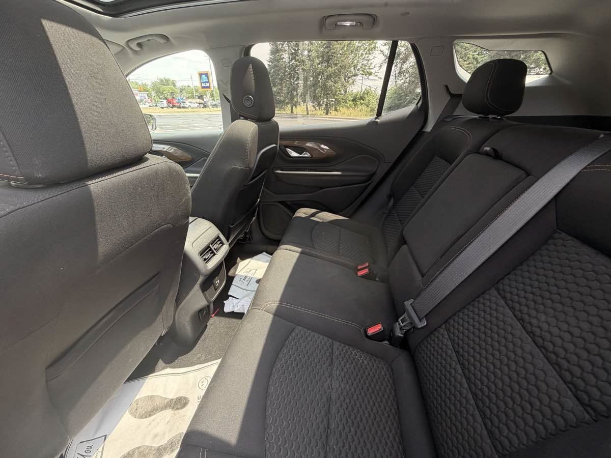 Used 2021 GMC Terrain SLE w/ Driver Convenience Package AWD/4WD image 12