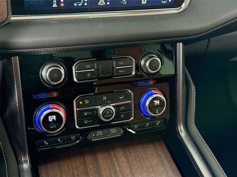 Used 2024 GMC Yukon Denali Ultimate AWD/4WD image 10