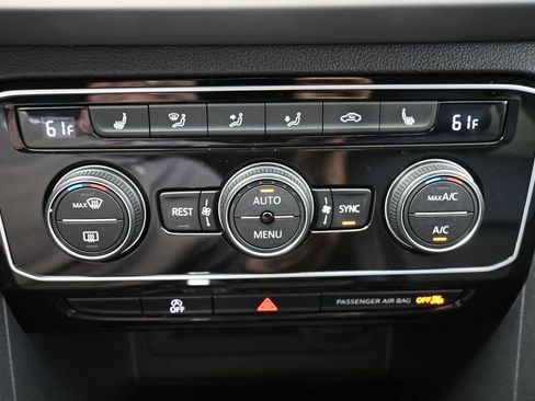 Used 2023 Volkswagen Atlas SE w/ Panoramic Sunroof Package FWD image 17