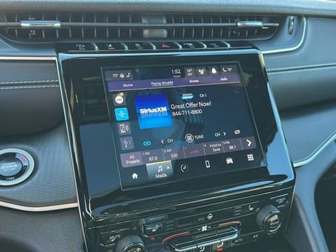 Used 2025 Jeep Grand Cherokee Altitude image 15