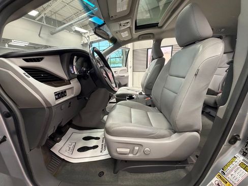 Used 2017 Toyota Sienna XLE w/ XLE Navigation Package image 58
