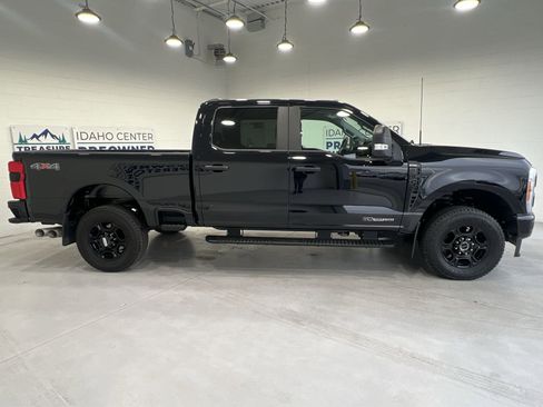 Used 2023 Ford F250 XL w/ STX Appearance Package AWD/4WD image 9