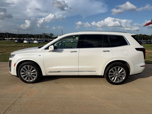 Used 2024 Cadillac XT6 Premium Luxury AWD/4WD image 5