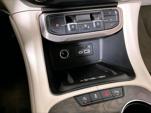 Used 2021 GMC Acadia Denali w/ Denali Technology Package image 35