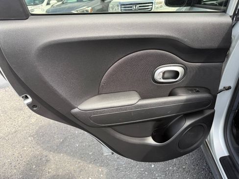 Used 2015 Kia Soul FWD image 24
