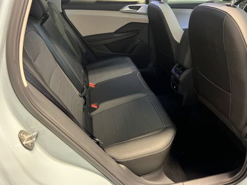 Certified 2025 Volkswagen Taos SE FWD image 12