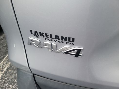 Used 2021 Toyota RAV4 LE FWD image 11