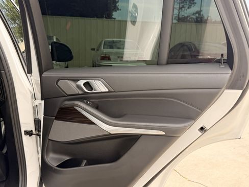 Used 2019 BMW X5 xDrive50i w/ Luxury Seating Package AWD/4WD image 23