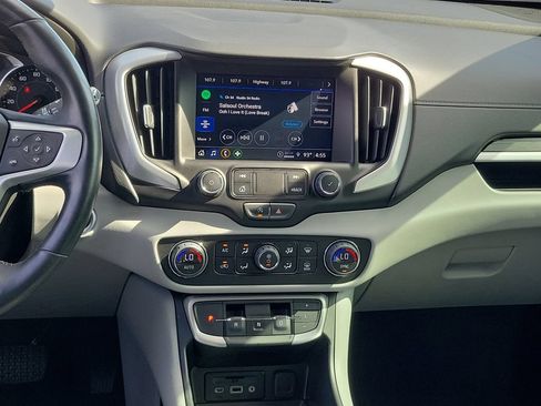 Used 2024 GMC Terrain SLT w/ Tech Package FWD image 17