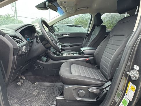 Used 2019 Ford Edge SE image 9