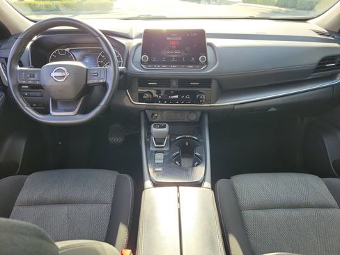 Used 2025 Nissan Rogue SV FWD image 12