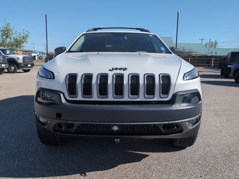 Used 2017 Jeep Cherokee Trailhawk AWD/4WD image 3