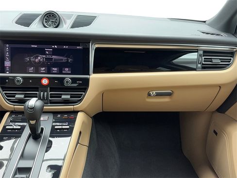 Used 2025 Porsche Macan Turbo image 19