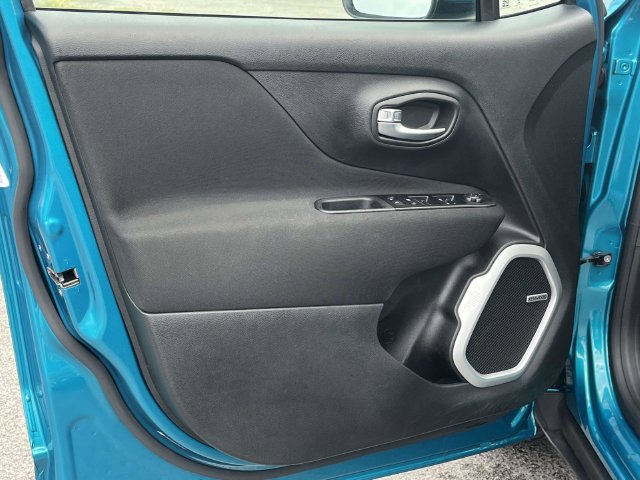 Used 2021 Jeep Renegade Latitude w/ Luxury Group I FWD image 15