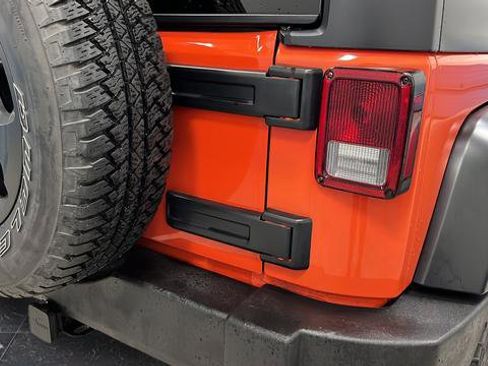 Used 2015 Jeep Wrangler Unlimited Sahara w/ Dual Top Group AWD/4WD image 33