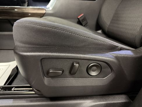 Used 2025 Chevrolet Silverado 1500 LT Trail Boss w/ Convenience Package II AWD/4WD image 22