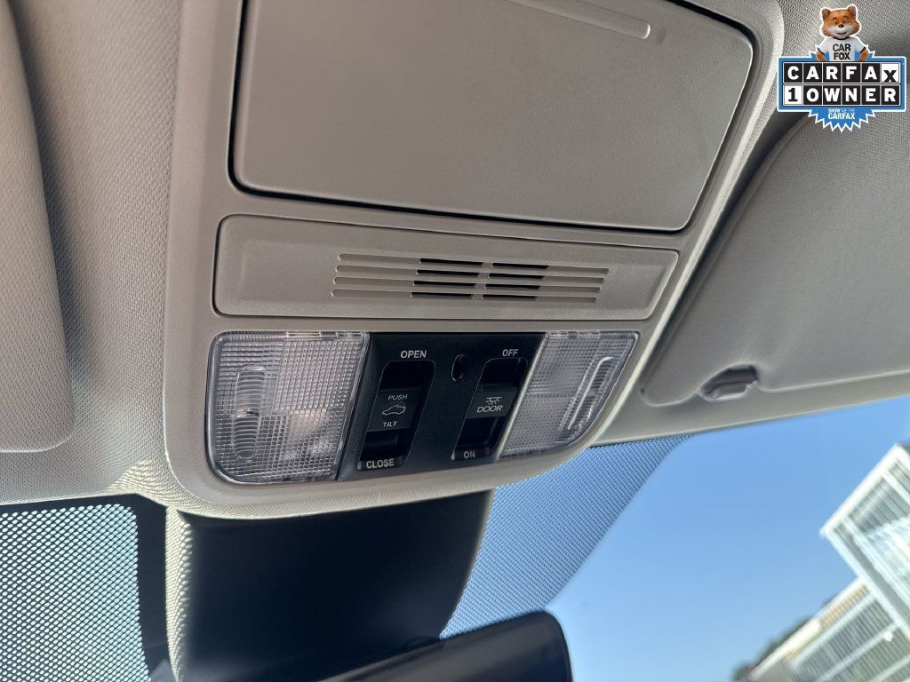 Used 2025 Honda Odyssey Elite image 12