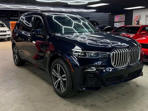 Used 2022 BMW X7 xDrive40i w/ M Sport Package AWD/4WD image 3