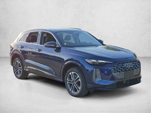 Certified 2025 Audi Q5 Premium w/ Convenience Package AWD/4WD image 3