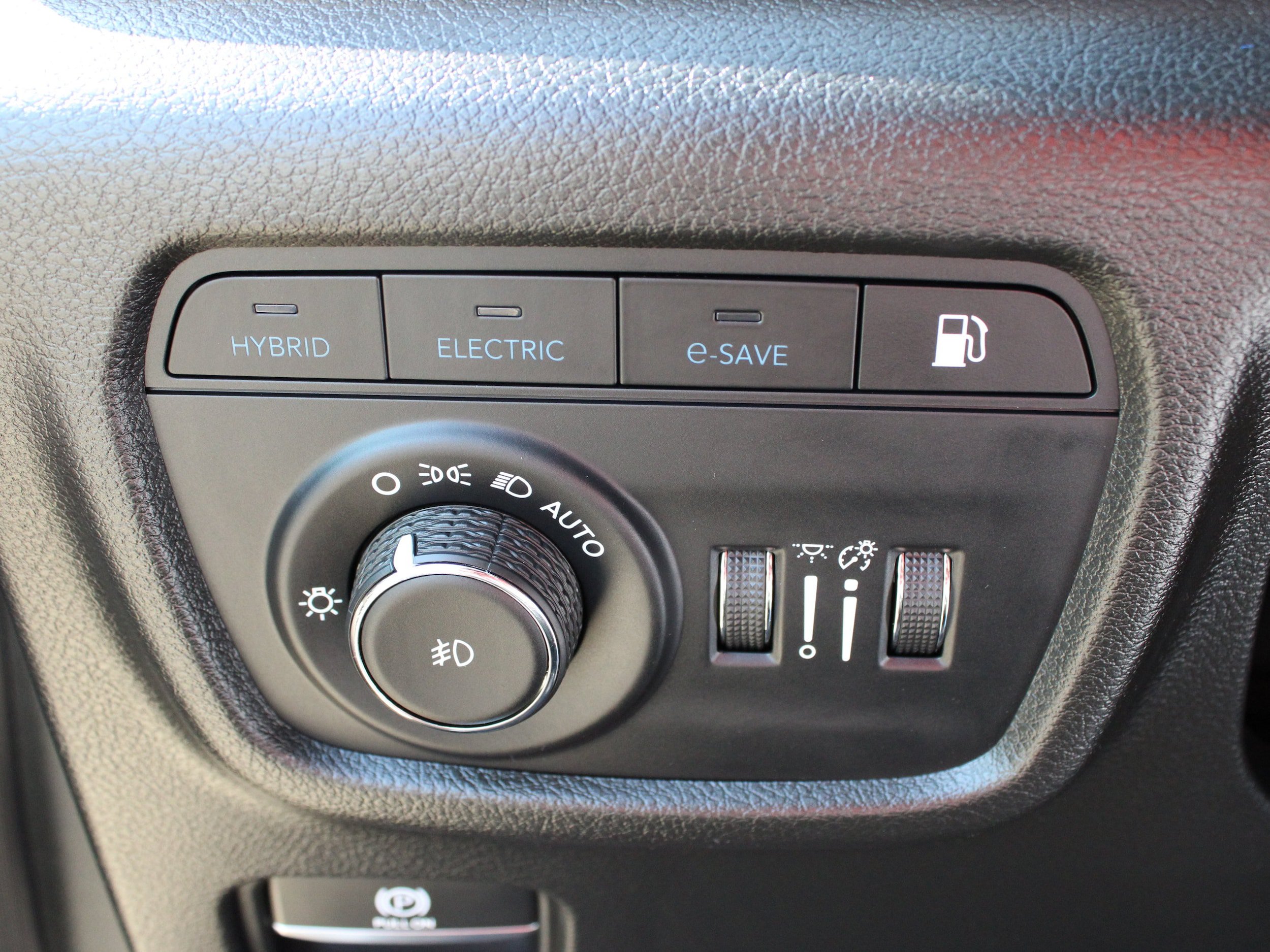 Used 2023 Jeep Grand Cherokee Overland AWD/4WD image 39