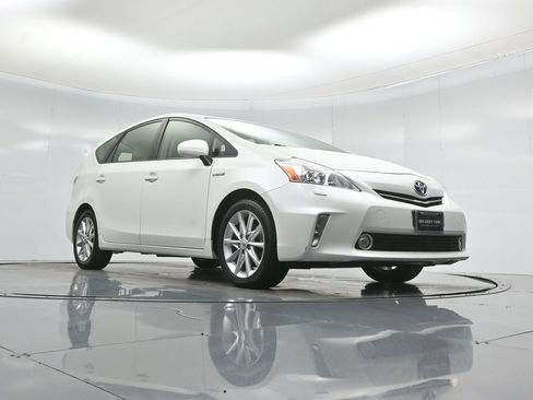 Used 2014 Toyota Prius V Five image 44