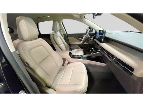 Used 2024 Lincoln Corsair AWD w/ Towing Package image 17